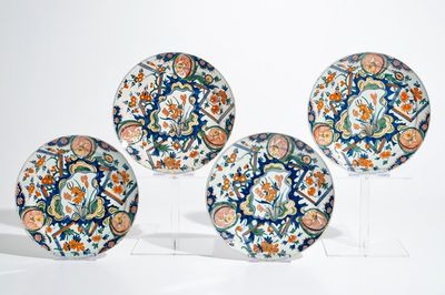 Quatre assiettes en faïence polychrome de Delft à décor "au tonnerre", 2ème moitié du 17ème
