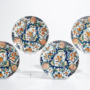 Quatre assiettes en faïence polychrome de Delft à décor "au tonnerre", 2ème moitié du 17ème — photo 1