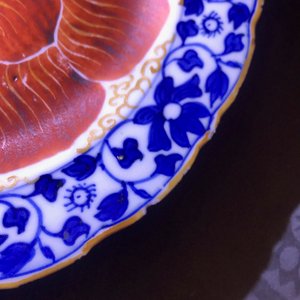 Quatre assiettes en porcelaine de Chine bleu, blanc et rouge de fer à décor de lotus, Qianlong/Jiaqing — photo 14