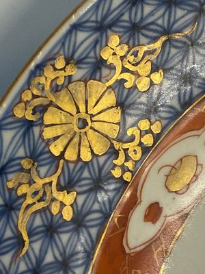 Quatre assiettes en porcelaine de Chine de style Imari à décor 'Xi Xiang Ji', Yongzheng — photo 5