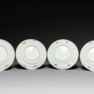 Quatre assiettes en porcelaine de Chine de style Imari à décor 'Xi Xiang Ji', Yongzheng — photo 2