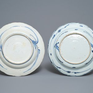 Quatre assiettes en porcelaine de Chine en bleu et blanc de type kraak à décor de cerfs, Wanli — photo 3