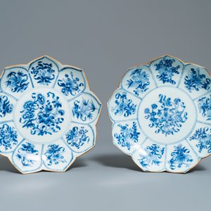 Quatre assiettes en porcelaine de Chine en bleu et blanc en forme de lotus, Kangxi — photo 4