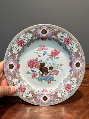 Quatre assiettes en porcelaine de Chine famille rose à décor floral, Yongzheng/Qianlong — photo 21