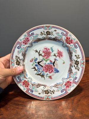 Quatre assiettes en porcelaine de Chine famille rose à décor floral, Yongzheng/Qianlong — photo 8