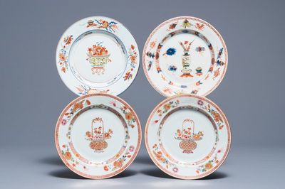 Quatre assiettes en porcelaine de Chine famille rose et verte, Kangxi/Yongzheng