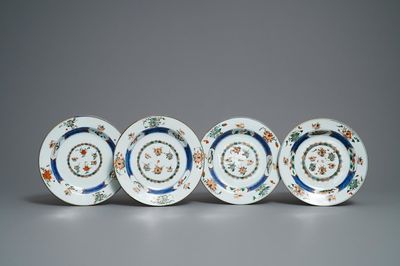 Quatre assiettes en porcelaine de Chine famille verte à décor de canards, Kangxi