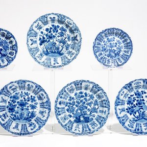 Quatre assiettes et deux coupes en porcelaine de Chine bleu et blanc, Kangxi — photo 1