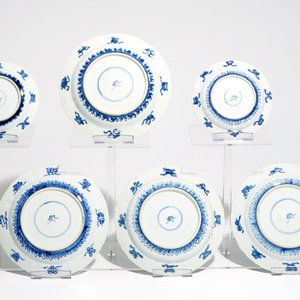 Quatre assiettes et deux coupes en porcelaine de Chine bleu et blanc, Kangxi — photo 2