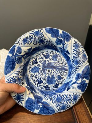 Quatre assiettes lobées en porcelaine de Chine en bleu et blanc, marque fleur, Kangxi — photo 14