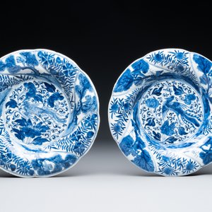 Quatre assiettes lobées en porcelaine de Chine en bleu et blanc, marque fleur, Kangxi — photo 3