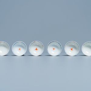 Quatre assiettes, une grande théière et six tasses et soucoupes en porcelaine de Chine de style Imari, Kangxi/Qianlong — photo 18