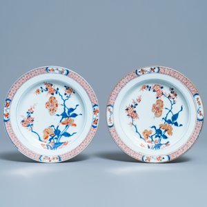 Quatre assiettes, une grande théière et six tasses et soucoupes en porcelaine de Chine de style Imari, Kangxi/Qianlong — photo 10