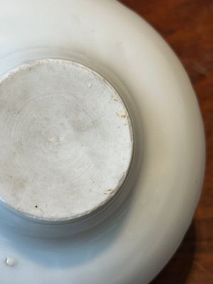 Quatre bols couverts en porcelaine de Chine famille rose, trois avec soucoupes et un bol à décor de dragon, signés Wang Darong 王大榕, 19/20ème — photo 84