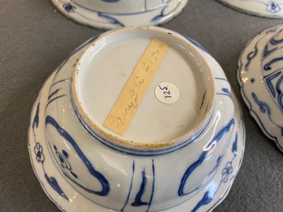 Quatre bols de type klapmuts en porcelaine de Chine en bleu et blanc de type kraak, Wanli — photo 4