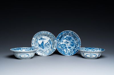 Quatre bols de type klapmuts en porcelaine de Chine en bleu et blanc de type kraak, Wanli