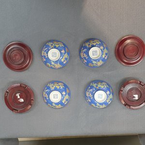 Quatre bols en porcelaine de Chine à décor floral sur fond bleu, marque de Yongzheng, République — photo 19