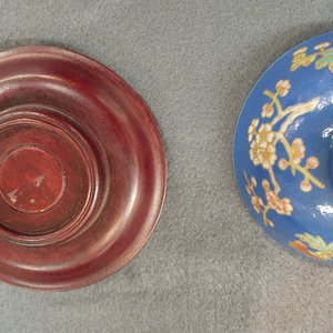 Quatre bols en porcelaine de Chine à décor floral sur fond bleu, marque de Yongzheng, République — photo 20