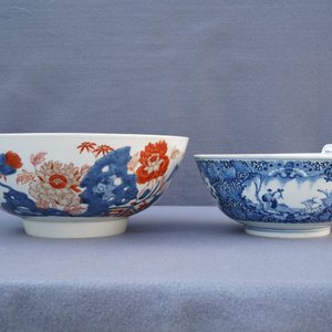Quatre bols en porcelaine de Chine bleu et blanc, famille rose et de style Imari, 18/19ème — photo 14