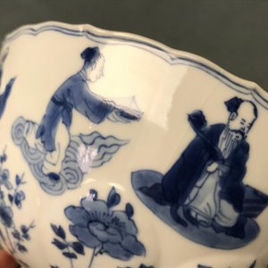 Quatre bols en porcelaine de Chine bleu et blanc, marques de Chenghua et Xuande, Kangxi — photo 19