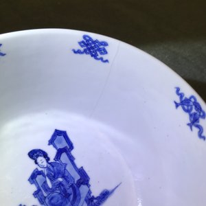 Quatre bols en porcelaine de Chine bleu et blanc, marques de Chenghua et Xuande, Kangxi — photo 26