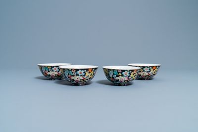 Quatre bols en porcelaine de Chine famille rose à décor millefleurs, marque de Jiangxi Ciye Gongsi, République