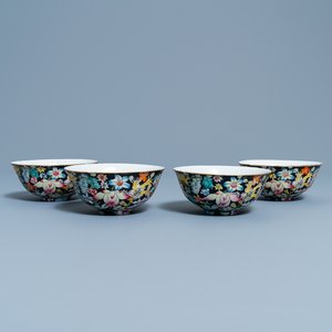 Quatre bols en porcelaine de Chine famille rose à décor millefleurs, marque de Jiangxi Ciye Gongsi, République — photo 1