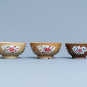 Quatre bols en porcelaine de Chine famille rose à fond brun capucin, Qianlong — photo 11