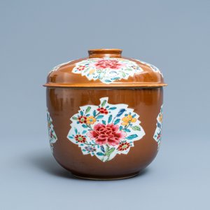 Quatre bols en porcelaine de Chine famille rose à fond brun capucin, Qianlong — photo 2