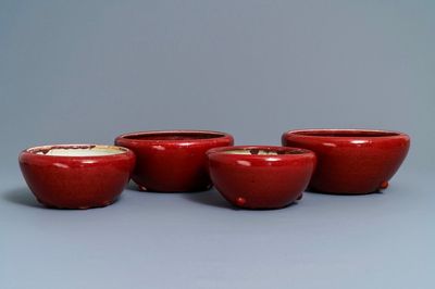 Quatre bols en porcelaine de Chine sang de boeuf, 19/20ème