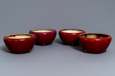 Quatre bols en porcelaine de Chine sang de boeuf, 19/20ème
