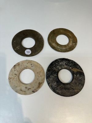 Quatre bracelets en marbre, serpentine et coquillages de la période néolithique thaïlandaise, plateau de Khorat, 1400-500 av. J.C — photo 1