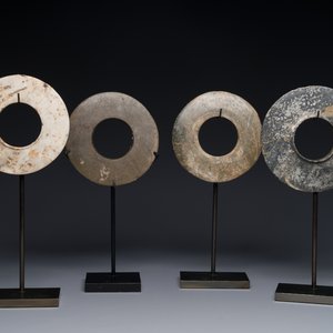Quatre bracelets en marbre, serpentine et coquillages de la période néolithique thaïlandaise, plateau de Khorat, 1400-500 av. J.C — photo 1