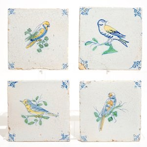 Quatre carreaux aux oiseaux en faïence polychrome de Delft, 17ème — photo 1