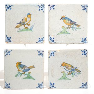 Quatre carreaux aux oiseaux en faïence polychrome de Delft, 17ème — photo 1