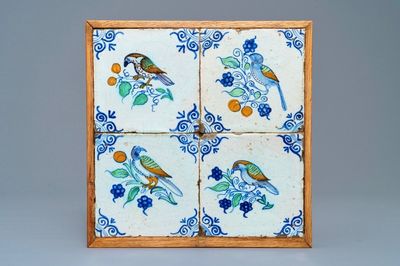 Quatre carreaux en faïence de Delft polychrome à décor d'oiseaux, 17ème