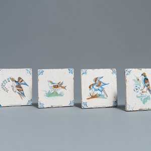 Quatre carreaux en faïence de Delft polychrome à décor d'oiseaux, 1ère moitié du 17ème — photo 1
