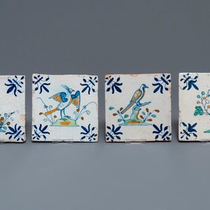 Quatre carreaux en faïence de Delft polychrome à décor d'oiseaux, 1ère moitié du 17ème — photo 1