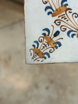 Quatre carreaux en faïence polychrome de Delft à décor d'animaux aux médaillons d'aigrettes, Haarlem, 17ème — photo 11
