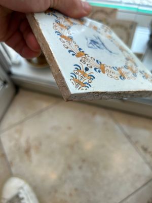 Quatre carreaux en faïence polychrome de Delft à décor d'animaux aux médaillons d'aigrettes, Haarlem, 17ème — photo 12