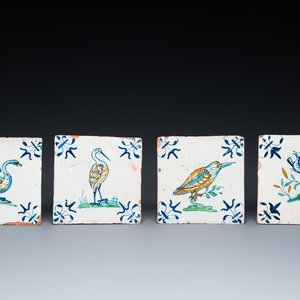 Quatre carreaux en faïence polychrome de Delft à décor d'oiseaux, 17ème — photo 1