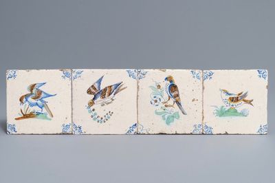 Quatre carreaux en faïence polychrome de Delft aux oiseaux, 17ème