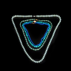Quatre colliers en jade, lapis lazuli et turquoise, Chine, 19/20ème — photo 2