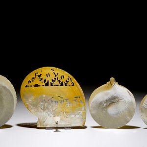 Quatre coquilles en nacre sculptée, Bethlehem, Terre Sainte, 19ème — photo 2