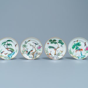 Quatre coupes et deux bols couverts en porcelaine de Chine famille rose de Canton, 19ème — photo 2