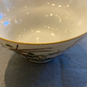 Quatre coupes et deux bols couverts en porcelaine de Chine famille rose de Canton, 19ème — photo 24