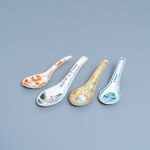 Quatre cuillères en porcelaine de Chine, 19/20ème — photo 1