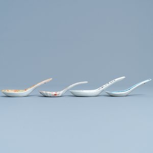 Quatre cuillères en porcelaine de Chine, 19/20ème — photo 4