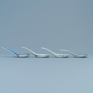 Quatre cuillères en porcelaine de Chine à fond bleu et turquoise, 19/20ème — photo 4