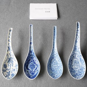 Quatre cuillères en porcelaine de Chine en bleu et blanc, 19/20ème — photo 5